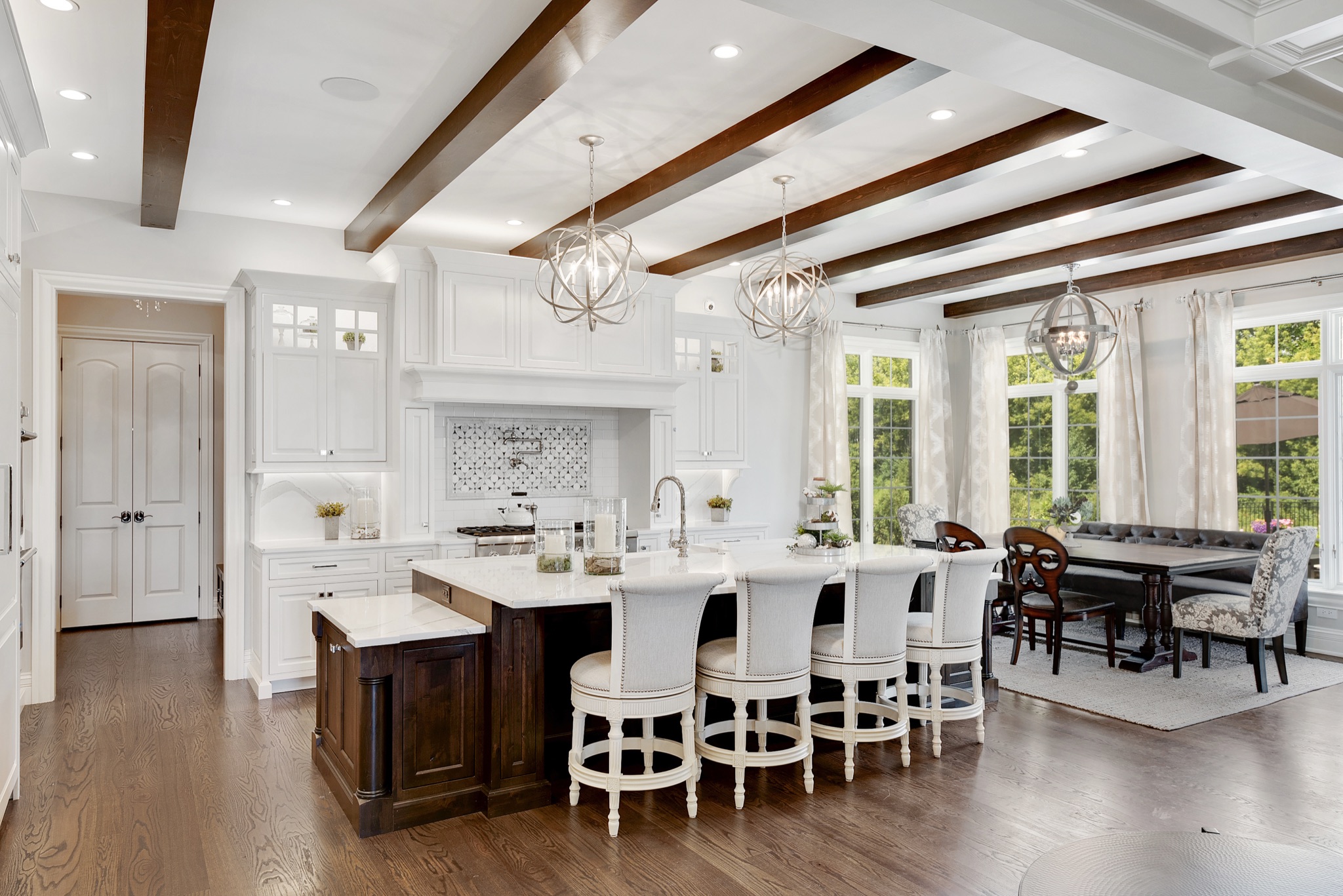 Kitchen Islands & Peninsulas